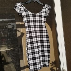 👗2/$15👗black and white mini dress